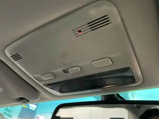 トヨタ アベンシス Xi 新潟県 2003(平15)年 15万km シルバーM ワンオーナー/純正ホイール夏タイヤ装着/ドアバイザー/ドアバイザー/ステアリングスイッチ/純正フロアマット/スペアキー1個