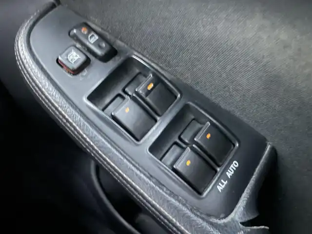 トヨタ アベンシス Xi 新潟県 2003(平15)年 15万km シルバーM ワンオーナー/純正ホイール夏タイヤ装着/ドアバイザー/ドアバイザー/ステアリングスイッチ/純正フロアマット/スペアキー1個