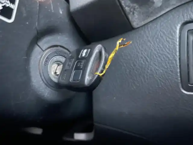 トヨタ アベンシス Xi 新潟県 2003(平15)年 15万km シルバーM ワンオーナー/純正ホイール夏タイヤ装着/ドアバイザー/ドアバイザー/ステアリングスイッチ/純正フロアマット/スペアキー1個