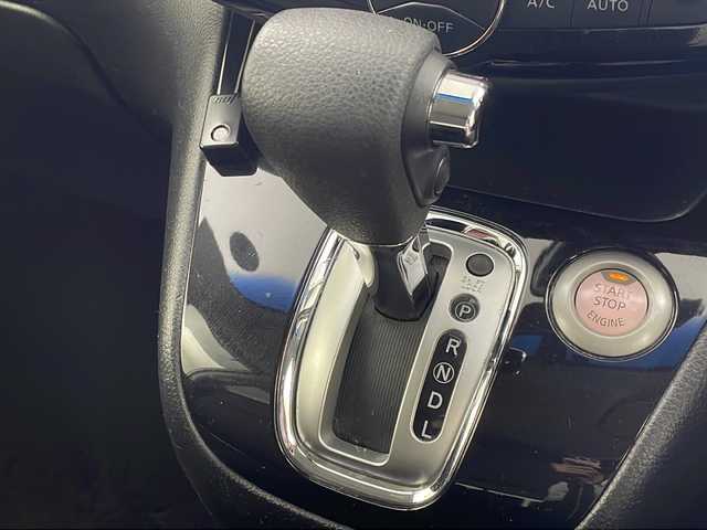 日産 セレナ ハイウェイS S HV Aセーフ 岐阜県 2014(平26)年 8.9万km ブリリアントホワイトパール 純正8インチSDナビゲーション【MM514D-L】/FM AM/iPod/USB/Bluetooth /CD DVD/ワンセグテレビ/10.5インチフリップダウンモニター【TMX-RM3005】/社外ビルトインETC/両側パワースライドドア/革巻きステアリング/ステアリングリモコン/クルーズコントロール/防眩ミラー/社外ドライブレコーダー/LEDヘッドライト/オートライト/車線逸脱警報/衝突被害軽減システム/横滑り防止装置