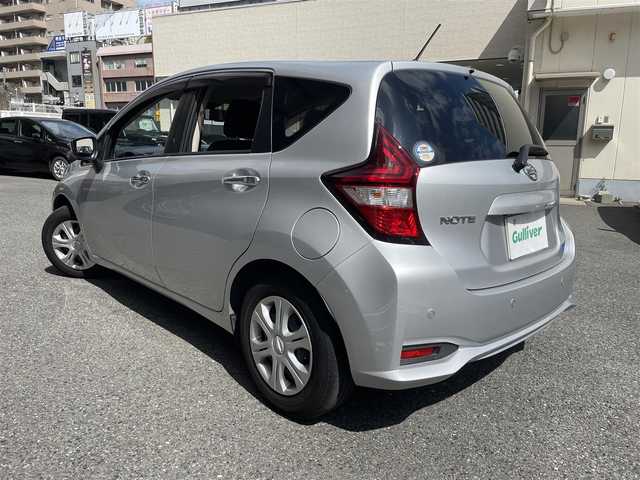 日産 ノート X DIG－S 神奈川県 2019(令1)年 3.4万km ブリリアントシルバー 助手席スライドアップシート/純正ナビ＆フルセグTV/CD/DVD/SD/BT/AUX/アラウンドビューモニター/デジタルインナーミラー/インテリジェントエマージェンシーブレーキ/車線逸脱防止支援システム/アイドリングストップ/ETC/コーナーセンサー/スマートキー/プッシュスタート/オートライト/LEDライト/電格ミラー/Wエアバッグ/横滑り防止装置/ABS/ドアバイザー/フロアマット/保証書/取扱説明書/スペアキー