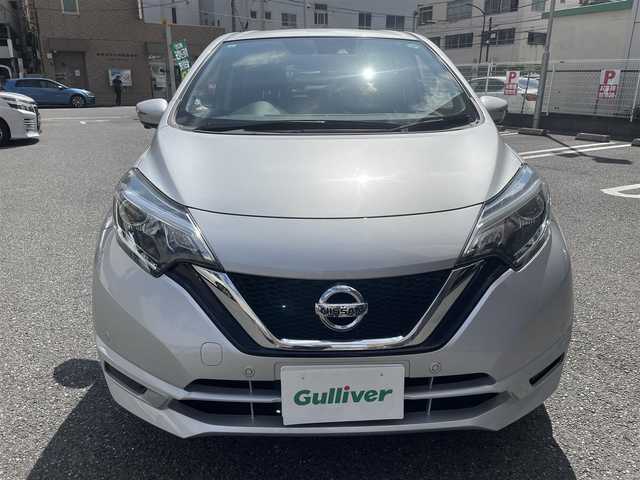 日産 ノート X DIG－S 神奈川県 2019(令1)年 3.4万km ブリリアントシルバー 助手席スライドアップシート/純正ナビ＆フルセグTV/CD/DVD/SD/BT/AUX/アラウンドビューモニター/デジタルインナーミラー/インテリジェントエマージェンシーブレーキ/車線逸脱防止支援システム/アイドリングストップ/ETC/コーナーセンサー/スマートキー/プッシュスタート/オートライト/LEDライト/電格ミラー/Wエアバッグ/横滑り防止装置/ABS/ドアバイザー/フロアマット/保証書/取扱説明書/スペアキー