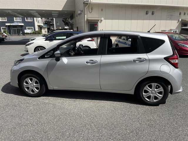 日産 ノート X DIG－S 神奈川県 2019(令1)年 3.4万km ブリリアントシルバー 助手席スライドアップシート/純正ナビ＆フルセグTV/CD/DVD/SD/BT/AUX/アラウンドビューモニター/デジタルインナーミラー/インテリジェントエマージェンシーブレーキ/車線逸脱防止支援システム/アイドリングストップ/ETC/コーナーセンサー/スマートキー/プッシュスタート/オートライト/LEDライト/電格ミラー/Wエアバッグ/横滑り防止装置/ABS/ドアバイザー/フロアマット/保証書/取扱説明書/スペアキー