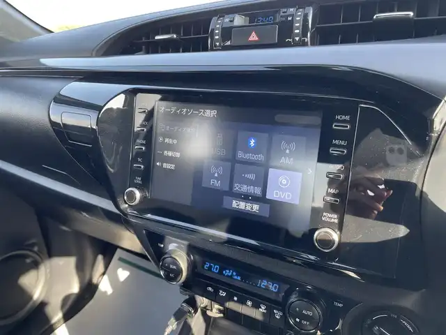 トヨタ ハイラックス Z GRスポーツ 佐賀県 2023(令5)年 3.5万km スーパーホワイトⅡ ワンオーナー/パートタイム4WD/純正8インチディスプレイオーディオ(ナビ機能有)/・AM/FM/USB/Bluetooth/パノラミックビューモニター/ETC/ハーフレザーシート/D席パワーシート/パドルシフト/革巻きステアリング/ステアリングリモコン/純正18インチアルミホイール/純正LEDヘッドライト/純正LEDフォグランプ/リヤフォグランプ/純正フロアマット/純正ドアバイザ―/新車保証書/取扱説明書/スペアキー１本/トヨタセーフティセンス/・レーダークルーズコントロール/・レーンディパーチャーアラート/・プリクラッシュセーフティ/・ロードサインアシスト/・クリアランスソナー