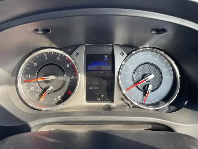 トヨタ ハイラックス Z GRスポーツ 佐賀県 2023(令5)年 3.5万km スーパーホワイトⅡ ワンオーナー/パートタイム4WD/純正8インチディスプレイオーディオ(ナビ機能有)/・AM/FM/USB/Bluetooth/パノラミックビューモニター/ETC/ハーフレザーシート/D席パワーシート/パドルシフト/革巻きステアリング/ステアリングリモコン/純正18インチアルミホイール/純正LEDヘッドライト/純正LEDフォグランプ/リヤフォグランプ/純正フロアマット/純正ドアバイザ―/新車保証書/取扱説明書/スペアキー１本/トヨタセーフティセンス/・レーダークルーズコントロール/・レーンディパーチャーアラート/・プリクラッシュセーフティ/・ロードサインアシスト/・クリアランスソナー