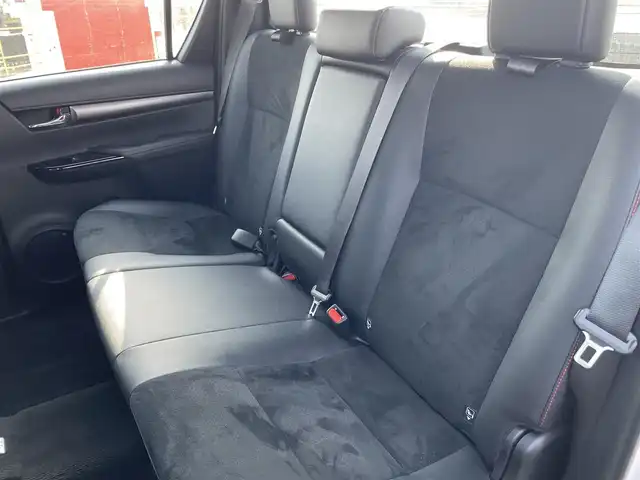 トヨタ ハイラックス Z GRスポーツ 佐賀県 2023(令5)年 3.5万km スーパーホワイトⅡ ワンオーナー/パートタイム4WD/純正8インチディスプレイオーディオ(ナビ機能有)/・AM/FM/USB/Bluetooth/パノラミックビューモニター/ETC/ハーフレザーシート/D席パワーシート/パドルシフト/革巻きステアリング/ステアリングリモコン/純正18インチアルミホイール/純正LEDヘッドライト/純正LEDフォグランプ/リヤフォグランプ/純正フロアマット/純正ドアバイザ―/新車保証書/取扱説明書/スペアキー１本/トヨタセーフティセンス/・レーダークルーズコントロール/・レーンディパーチャーアラート/・プリクラッシュセーフティ/・ロードサインアシスト/・クリアランスソナー