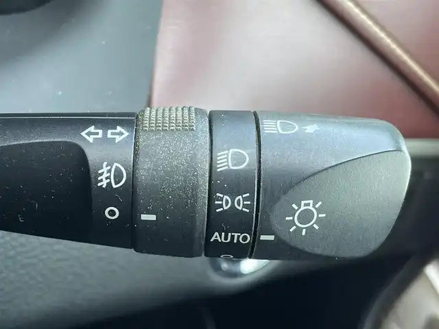 トヨタ ハリアー エレガンス 佐賀県 2016(平28)年 8.5万km ブラック サンルーフ　アルパインナビ　フルセグＴＶ　ＥＴＣ　ハーフレザーシート　シートヒーター　パワーシート　純正１７インチＡＷ　ＬＥＤヘッドライト　オートライト　革巻きステアリング　プッシュスタート　取扱説明書　保証書