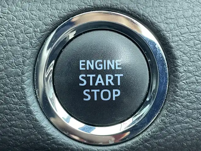 トヨタ ハリアー エレガンス 佐賀県 2016(平28)年 8.5万km ブラック サンルーフ　アルパインナビ　フルセグＴＶ　ＥＴＣ　ハーフレザーシート　シートヒーター　パワーシート　純正１７インチＡＷ　ＬＥＤヘッドライト　オートライト　革巻きステアリング　プッシュスタート　取扱説明書　保証書