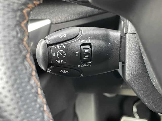 プジョー ３００８ GTライン 石川県 2018(平30)年 5.7万km 黒 パノラマサンルーフ/衝突軽減ブレーキ/アダプティブクルーズコントロール/ブラインドスポットモニター/純正ナビ/フルセグＴＶ/バックカメラ/クリアランスソナー/ＬＥＤライト/パフュームディフューザー