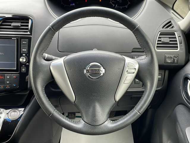 日産 セレナ ハイウェイS S HV Aセーフ 山形県 2014(平26)年 7.9万km ブリリアントホワイトパール 禁煙車/エマージェンシーブレーキ/ビークルダイナミクスコントロール/全周囲カメラ/クリアランスソナー/純正ナビ/フルセグ/ドラレコ前後/クルーズコントロール/アイドリングストップ/両側パワースライドドア/ETC/プッシュスタート/スマートキー/スペアキー/LEDヘッドライト/フォグランプ