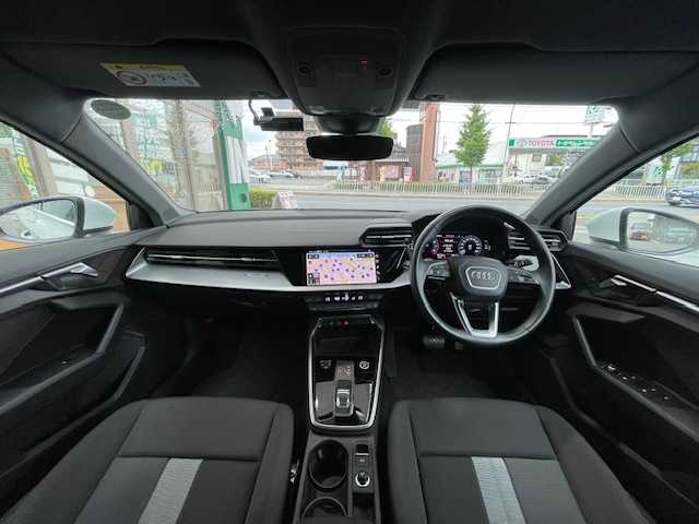 アウディ Ａ３ SB 30TFSI アドバンスド 愛知県 2022(令4)年 1.6万km グレイシアホワイトメタリック /禁煙車・ワンオーナー//純正メモリナビ//フルセグTV・USB・AM・FM・Apple CarPlay・Android Auto//バックカメラ・ETC2.0//前後ドライブレコーダー//LEDオートライト//オートハイビームアシスト//純正17インチアルミホイール//ナビゲーションパッケージ//MMIナビ//バーチャルコックピット//コンビニエンス&アシスタンスパッケージ//アダプティブクルーズアシスト//アダプティブクルーズコントロール//アクティブレーンアシスト//リヤクロストラフィックアシスト//接近警告//アダプティブドライブアシスト//レーン逸脱警告//横滑り防止//アウディホールドアシスト//フロントシートヒーター//フロントシート電動調整//ランバーサポート4ウェイ//アドバンストキーシステム//電動格納ミラーウィンカー//ハイグロスパッケージ//48Vマイルドハイブリッドシステム//2ゾーンオートマチックエアコン//スタートストップシステム//スタンダードシート(デビュークロス)//本革巻ステアリング//パドルシフト//ストレージパッケージ//アウディプレセンスフロント//電子パーキングブレーキ//イモビライザー//スペアキー1本//保証書/取扱説明書
