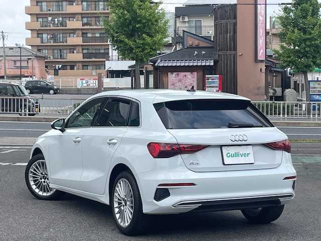 アウディ Ａ３ SB 30TFSI アドバンスド 愛知県 2022(令4)年 1.6万km グレイシアホワイトメタリック /禁煙車・ワンオーナー//純正メモリナビ//フルセグTV・USB・AM・FM・Apple CarPlay・Android Auto//バックカメラ・ETC2.0//前後ドライブレコーダー//LEDオートライト//オートハイビームアシスト//純正17インチアルミホイール//ナビゲーションパッケージ//MMIナビ//バーチャルコックピット//コンビニエンス&アシスタンスパッケージ//アダプティブクルーズアシスト//アダプティブクルーズコントロール//アクティブレーンアシスト//リヤクロストラフィックアシスト//接近警告//アダプティブドライブアシスト//レーン逸脱警告//横滑り防止//アウディホールドアシスト//フロントシートヒーター//フロントシート電動調整//ランバーサポート4ウェイ//アドバンストキーシステム//電動格納ミラーウィンカー//ハイグロスパッケージ//48Vマイルドハイブリッドシステム//2ゾーンオートマチックエアコン//スタートストップシステム//スタンダードシート(デビュークロス)//本革巻ステアリング//パドルシフト//ストレージパッケージ//アウディプレセンスフロント//電子パーキングブレーキ//イモビライザー//スペアキー1本//保証書/取扱説明書