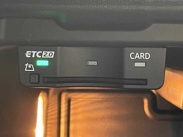 アウディ Ａ３ SB 30TFSI アドバンスド 愛知県 2022(令4)年 1.6万km グレイシアホワイトメタリック /禁煙車・ワンオーナー//純正メモリナビ//フルセグTV・USB・AM・FM・Apple CarPlay・Android Auto//バックカメラ・ETC2.0//前後ドライブレコーダー//LEDオートライト//オートハイビームアシスト//純正17インチアルミホイール//ナビゲーションパッケージ//MMIナビ//バーチャルコックピット//コンビニエンス&アシスタンスパッケージ//アダプティブクルーズアシスト//アダプティブクルーズコントロール//アクティブレーンアシスト//リヤクロストラフィックアシスト//接近警告//アダプティブドライブアシスト//レーン逸脱警告//横滑り防止//アウディホールドアシスト//フロントシートヒーター//フロントシート電動調整//ランバーサポート4ウェイ//アドバンストキーシステム//電動格納ミラーウィンカー//ハイグロスパッケージ//48Vマイルドハイブリッドシステム//2ゾーンオートマチックエアコン//スタートストップシステム//スタンダードシート(デビュークロス)//本革巻ステアリング//パドルシフト//ストレージパッケージ//アウディプレセンスフロント//電子パーキングブレーキ//イモビライザー//スペアキー1本//保証書/取扱説明書