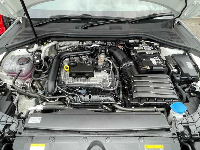 アウディ Ａ３ SB 30TFSI アドバンスド 愛知県 2022(令4)年 1.6万km グレイシアホワイトメタリック /禁煙車・ワンオーナー//純正メモリナビ//フルセグTV・USB・AM・FM・Apple CarPlay・Android Auto//バックカメラ・ETC2.0//前後ドライブレコーダー//LEDオートライト//オートハイビームアシスト//純正17インチアルミホイール//ナビゲーションパッケージ//MMIナビ//バーチャルコックピット//コンビニエンス&アシスタンスパッケージ//アダプティブクルーズアシスト//アダプティブクルーズコントロール//アクティブレーンアシスト//リヤクロストラフィックアシスト//接近警告//アダプティブドライブアシスト//レーン逸脱警告//横滑り防止//アウディホールドアシスト//フロントシートヒーター//フロントシート電動調整//ランバーサポート4ウェイ//アドバンストキーシステム//電動格納ミラーウィンカー//ハイグロスパッケージ//48Vマイルドハイブリッドシステム//2ゾーンオートマチックエアコン//スタートストップシステム//スタンダードシート(デビュークロス)//本革巻ステアリング//パドルシフト//ストレージパッケージ//アウディプレセンスフロント//電子パーキングブレーキ//イモビライザー//スペアキー1本//保証書/取扱説明書