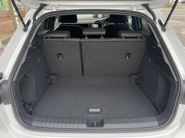 アウディ Ａ３ SB 30TFSI アドバンスド 愛知県 2022(令4)年 1.6万km グレイシアホワイトメタリック /禁煙車・ワンオーナー//純正メモリナビ//フルセグTV・USB・AM・FM・Apple CarPlay・Android Auto//バックカメラ・ETC2.0//前後ドライブレコーダー//LEDオートライト//オートハイビームアシスト//純正17インチアルミホイール//ナビゲーションパッケージ//MMIナビ//バーチャルコックピット//コンビニエンス&アシスタンスパッケージ//アダプティブクルーズアシスト//アダプティブクルーズコントロール//アクティブレーンアシスト//リヤクロストラフィックアシスト//接近警告//アダプティブドライブアシスト//レーン逸脱警告//横滑り防止//アウディホールドアシスト//フロントシートヒーター//フロントシート電動調整//ランバーサポート4ウェイ//アドバンストキーシステム//電動格納ミラーウィンカー//ハイグロスパッケージ//48Vマイルドハイブリッドシステム//2ゾーンオートマチックエアコン//スタートストップシステム//スタンダードシート(デビュークロス)//本革巻ステアリング//パドルシフト//ストレージパッケージ//アウディプレセンスフロント//電子パーキングブレーキ//イモビライザー//スペアキー1本//保証書/取扱説明書