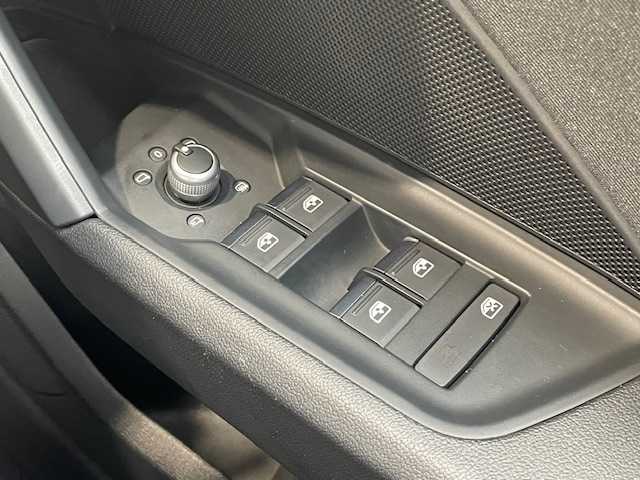 アウディ Ａ３ SB 30TFSI アドバンスド 愛知県 2022(令4)年 1.6万km グレイシアホワイトメタリック /禁煙車・ワンオーナー//純正メモリナビ//フルセグTV・USB・AM・FM・Apple CarPlay・Android Auto//バックカメラ・ETC2.0//前後ドライブレコーダー//LEDオートライト//オートハイビームアシスト//純正17インチアルミホイール//ナビゲーションパッケージ//MMIナビ//バーチャルコックピット//コンビニエンス&アシスタンスパッケージ//アダプティブクルーズアシスト//アダプティブクルーズコントロール//アクティブレーンアシスト//リヤクロストラフィックアシスト//接近警告//アダプティブドライブアシスト//レーン逸脱警告//横滑り防止//アウディホールドアシスト//フロントシートヒーター//フロントシート電動調整//ランバーサポート4ウェイ//アドバンストキーシステム//電動格納ミラーウィンカー//ハイグロスパッケージ//48Vマイルドハイブリッドシステム//2ゾーンオートマチックエアコン//スタートストップシステム//スタンダードシート(デビュークロス)//本革巻ステアリング//パドルシフト//ストレージパッケージ//アウディプレセンスフロント//電子パーキングブレーキ//イモビライザー//スペアキー1本//保証書/取扱説明書