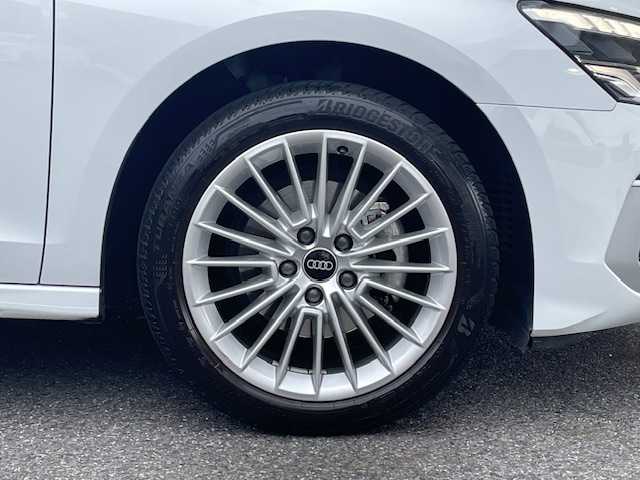 アウディ Ａ３ SB 30TFSI アドバンスド 愛知県 2022(令4)年 1.6万km グレイシアホワイトメタリック /禁煙車・ワンオーナー//純正メモリナビ//フルセグTV・USB・AM・FM・Apple CarPlay・Android Auto//バックカメラ・ETC2.0//前後ドライブレコーダー//LEDオートライト//オートハイビームアシスト//純正17インチアルミホイール//ナビゲーションパッケージ//MMIナビ//バーチャルコックピット//コンビニエンス&アシスタンスパッケージ//アダプティブクルーズアシスト//アダプティブクルーズコントロール//アクティブレーンアシスト//リヤクロストラフィックアシスト//接近警告//アダプティブドライブアシスト//レーン逸脱警告//横滑り防止//アウディホールドアシスト//フロントシートヒーター//フロントシート電動調整//ランバーサポート4ウェイ//アドバンストキーシステム//電動格納ミラーウィンカー//ハイグロスパッケージ//48Vマイルドハイブリッドシステム//2ゾーンオートマチックエアコン//スタートストップシステム//スタンダードシート(デビュークロス)//本革巻ステアリング//パドルシフト//ストレージパッケージ//アウディプレセンスフロント//電子パーキングブレーキ//イモビライザー//スペアキー1本//保証書/取扱説明書