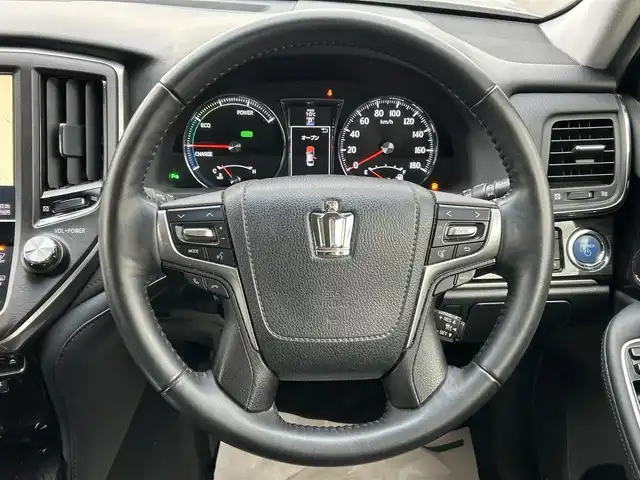 トヨタ クラウン ハイブリッド アスリートS 和歌山県 2016(平28)年 7.9万km プレシャスシルバー 後期型/純正8インチナビ/バックカメラ/衝突被害軽減ブレーキ/レーダークルーズコントロール/横滑り防止装置/前後コーナーセンサー/ドライブレコーダー/ETC/パワーシート/シートヒーター/ステアリングヒーター/オートライト/LEDヘッドライト/フォグランプ/レザー調シートカバー