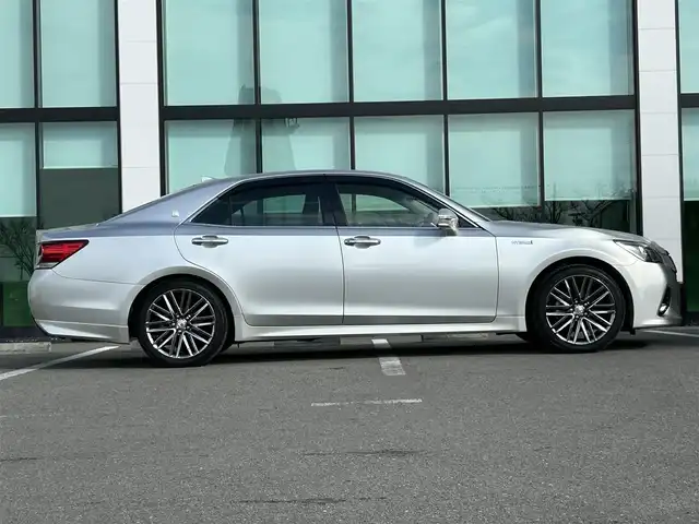 トヨタ クラウン ハイブリッド アスリートS 和歌山県 2016(平28)年 7.9万km プレシャスシルバー 後期型/純正8インチナビ/バックカメラ/衝突被害軽減ブレーキ/レーダークルーズコントロール/横滑り防止装置/前後コーナーセンサー/ドライブレコーダー/ETC/パワーシート/シートヒーター/ステアリングヒーター/オートライト/LEDヘッドライト/フォグランプ/レザー調シートカバー