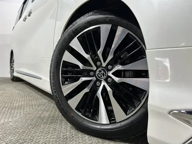 トヨタ アルファード S Cパッケージ 大阪府 2023(令5)年 1.9万km ホワイトパールクリスタルシャイン サンルーフ　黒革シート　モデリスタエアロ／マフラー　後席モニター　三眼ＬＥＤ　デジタルインナーミラー　純正ナビＴＶ　パワーシート／ヒーター／エアコン　電動リアゲート　ＢＳＭ　衝突軽減　レーダーＣ