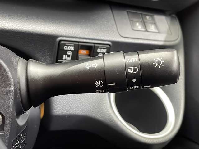 トヨタ シエンタ G クエロ 栃木県 2018(平30)年 1.3万km ホワイトパールクリスタルシャイン 純正7インチメモリナビ（NSZT-W66T）/（CD/DVD//Bluetooth/フルセグTV）/バックカメラ/トヨタセーフティセンス/ビルトインETC2.0/ドライブレコーダー/両側パワースライドドア/スマートキー×２/プッシュスタート/LEDヘッドライト