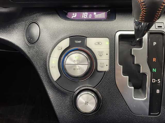 トヨタ シエンタ G クエロ 栃木県 2018(平30)年 1.3万km ホワイトパールクリスタルシャイン 純正7インチメモリナビ（NSZT-W66T）/（CD/DVD//Bluetooth/フルセグTV）/バックカメラ/トヨタセーフティセンス/ビルトインETC2.0/ドライブレコーダー/両側パワースライドドア/スマートキー×２/プッシュスタート/LEDヘッドライト