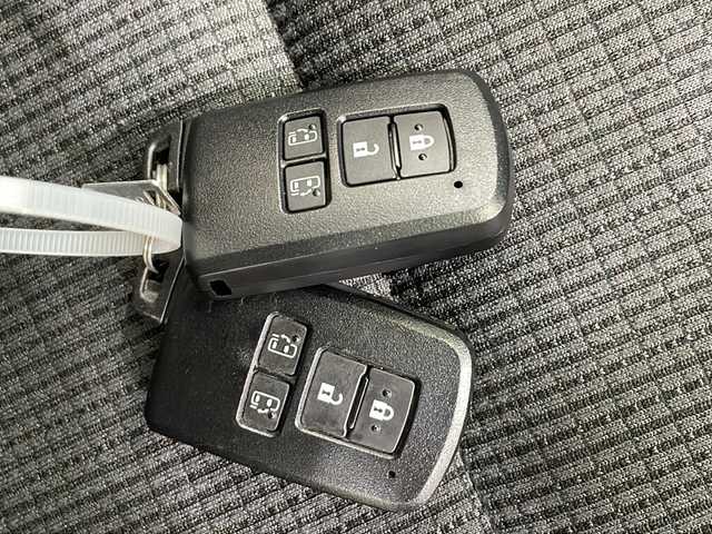 トヨタ シエンタ G クエロ 栃木県 2018(平30)年 1.3万km ホワイトパールクリスタルシャイン 純正7インチメモリナビ（NSZT-W66T）/（CD/DVD//Bluetooth/フルセグTV）/バックカメラ/トヨタセーフティセンス/ビルトインETC2.0/ドライブレコーダー/両側パワースライドドア/スマートキー×２/プッシュスタート/LEDヘッドライト