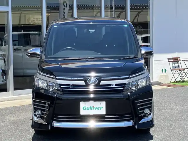 トヨタ ヴォクシー ZS 煌Ⅱ 山口県 2017(平29)年 6.5万km ブラック 純正メモリーナビ＆/フルセグTV＆バックカメラ/＆フリップダウンモニター/純正フロアマット/純正ドアバイザー/純正LEDヘッドライト/純正フォグランプ/純正16インチアルミ/スマートキー/エンジンプッシュスタート/オートライト/オートハイビーム/トヨタセーフティセンス/両側パワースライド/ビルトインETC/黒レザー調シートカバー