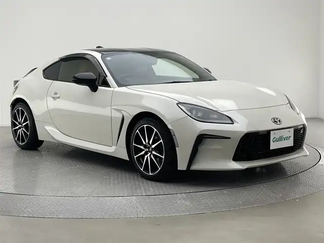 トヨタ ＧＲ８６ SZ 兵庫県 2023(令5)年 1.6万km パール 社外メモリナビ（ケンウッド　MDV-M908HDL）/（CD、DVD、SD、BT、フルセグ）/HDMI/カロッツェリアツイーター/アルパインミラー型ドライブレコーダー/バックカメラ/ETC/パドルシフト/クリアランスソナー/ACC/PCS/LDW/RAB/MAIN　FACTORYマフラー/LEDヘッドライト/社外シートカバー/社外マット/純正フロアマット積載/社外バイザー/純正15インチAW/スペアキー×１