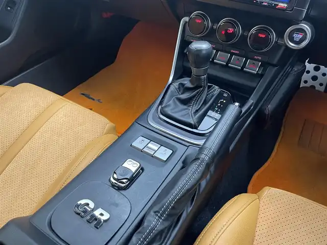 トヨタ ＧＲ８６ SZ 兵庫県 2023(令5)年 1.6万km パール 社外メモリナビ（ケンウッド　MDV-M908HDL）/（CD、DVD、SD、BT、フルセグ）/HDMI/カロッツェリアツイーター/アルパインミラー型ドライブレコーダー/バックカメラ/ETC/パドルシフト/クリアランスソナー/ACC/PCS/LDW/RAB/MAIN　FACTORYマフラー/LEDヘッドライト/社外シートカバー/社外マット/純正フロアマット積載/社外バイザー/純正15インチAW/スペアキー×１