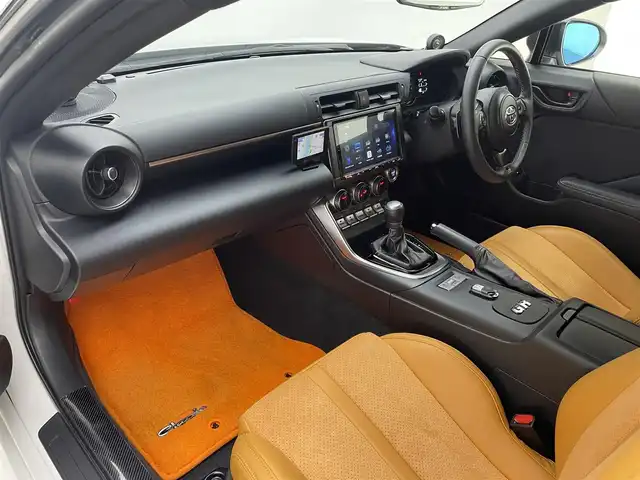 トヨタ ＧＲ８６ SZ 兵庫県 2023(令5)年 1.6万km パール 社外メモリナビ（ケンウッド　MDV-M908HDL）/（CD、DVD、SD、BT、フルセグ）/HDMI/カロッツェリアツイーター/アルパインミラー型ドライブレコーダー/バックカメラ/ETC/パドルシフト/クリアランスソナー/ACC/PCS/LDW/RAB/MAIN　FACTORYマフラー/LEDヘッドライト/社外シートカバー/社外マット/純正フロアマット積載/社外バイザー/純正15インチAW/スペアキー×１