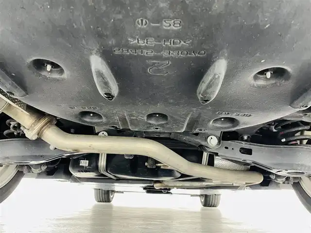 トヨタ カムリ G 福島県 2021(令3)年 4.2万km プラチナホワイトパールマイカ トヨタセーフティセンス/・プリクラッシュセーフティ/・レーントレーシングアシスト/・先行車発進告知機能/・ブラインドスポットモニター/純正9インチディスプレイオーディオ/・6スピーカー/・DVD/CD/BT/USB/AM/FM/バックカメラ/オートクルーズコントロール/LEDオートライト/・フォグランプ/・オートハイビーム/パワーシート/純正17インチアルミホイール付きサマータイヤ/MTモード付AT/充電用USB端子/純正フロアマット/電動格納ミラー/電子パーキング/・オートホールド/プッシュスタート/・スマートキー