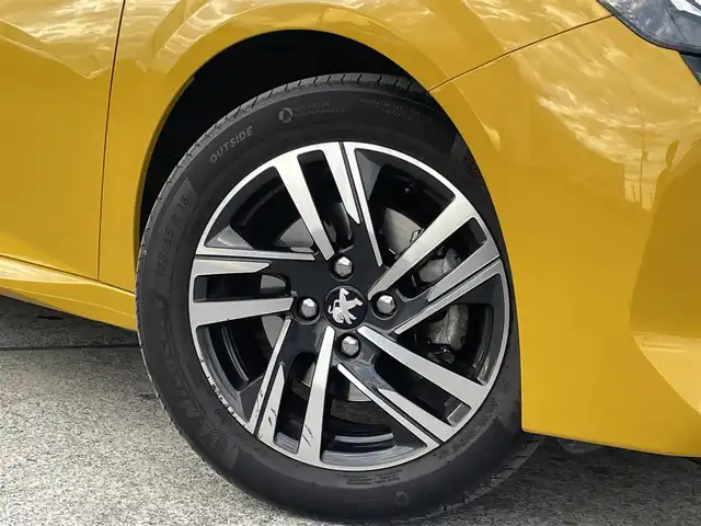 プジョー ２０８ アリュール 東京都 2020(令2)年 3.3万km 黄 純正ナビ／ＤＴＶ/ＵＳＢ／ＢＴオーディオ/Ｂカメラ/ワイヤレス充電/前後ドラレコ/ＥＴＣ/ワイヤレス充電/クティブセーフティブレーキ/電動パーキングブレーキ