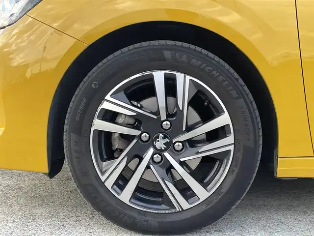 プジョー ２０８ アリュール 東京都 2020(令2)年 3.3万km 黄 純正ナビ／ＤＴＶ/ＵＳＢ／ＢＴオーディオ/Ｂカメラ/ワイヤレス充電/前後ドラレコ/ＥＴＣ/ワイヤレス充電/クティブセーフティブレーキ/電動パーキングブレーキ