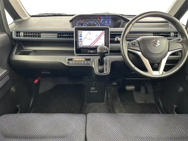 スズキ ワゴンＲ HYBRID FZ 千葉県 2020(令2)年 6.4万km クールカーキPM 禁煙車/スズキセーフティサポート/・デュアルセンサーブレーキサポート/・ヘッドアップディスプレイ/・車線逸脱警報システム/・コーナーセンサー/純正８インチメモリナビ/・型番：CN-RZ853/・CD/DVD/Bluetooth/フルセグTV/・全方位カメラ/D席シートヒーター/革巻きステアリング/・ステアリングスイッチ/純正フロアマット/純正１４インチAW/オートライト/・LEDヘッドライト/スマートキー&プッシュスタート