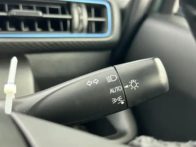 スズキ ワゴンＲ HYBRID FZ 千葉県 2020(令2)年 6.4万km クールカーキPM 禁煙車/スズキセーフティサポート/・デュアルセンサーブレーキサポート/・ヘッドアップディスプレイ/・車線逸脱警報システム/・コーナーセンサー/純正８インチメモリナビ/・型番：CN-RZ853/・CD/DVD/Bluetooth/フルセグTV/・全方位カメラ/D席シートヒーター/革巻きステアリング/・ステアリングスイッチ/純正フロアマット/純正１４インチAW/オートライト/・LEDヘッドライト/スマートキー&プッシュスタート