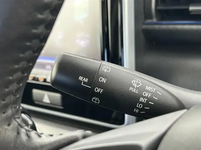 スズキ ワゴンＲ HYBRID FZ 千葉県 2020(令2)年 6.4万km クールカーキPM 禁煙車/スズキセーフティサポート/・デュアルセンサーブレーキサポート/・ヘッドアップディスプレイ/・車線逸脱警報システム/・コーナーセンサー/純正８インチメモリナビ/・型番：CN-RZ853/・CD/DVD/Bluetooth/フルセグTV/・全方位カメラ/D席シートヒーター/革巻きステアリング/・ステアリングスイッチ/純正フロアマット/純正１４インチAW/オートライト/・LEDヘッドライト/スマートキー&プッシュスタート