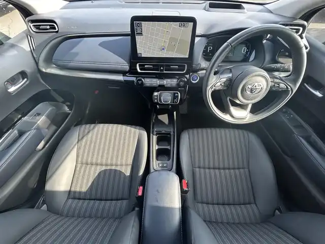 トヨタ アクア Z 岡山県 2022(令4)年 1.6万km プラチナホワイトパールマイカ 登録時走行距離16001km/純正10.5インチナビ/(AM/FM/TV/Bluetooth)/バックカメラ/トヨタセーフティセンス/・プリクラッシュセーフティ/・レーンディパーチャーアラート/・アダプティブクルーズコントロール/・オートマチックハイビーム/ドライブレコーダー/ビルトインETC/シートヒーター(D+N席)/ステアリングヒーター/100V充電/純正15インチアルミホイール/ヘッドライトレベライザー/プッシュスタート/スマートキー