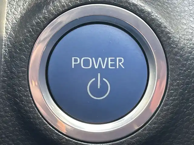 トヨタ アクア Z 岡山県 2022(令4)年 1.6万km プラチナホワイトパールマイカ 登録時走行距離16001km/純正10.5インチナビ/(AM/FM/TV/Bluetooth)/バックカメラ/トヨタセーフティセンス/・プリクラッシュセーフティ/・レーンディパーチャーアラート/・アダプティブクルーズコントロール/・オートマチックハイビーム/ドライブレコーダー/ビルトインETC/シートヒーター(D+N席)/ステアリングヒーター/100V充電/純正15インチアルミホイール/ヘッドライトレベライザー/プッシュスタート/スマートキー