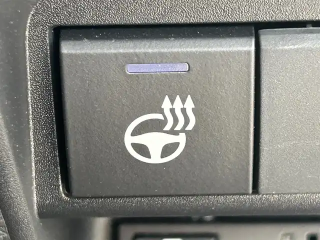 トヨタ アクア Z 岡山県 2022(令4)年 1.6万km プラチナホワイトパールマイカ 登録時走行距離16001km/純正10.5インチナビ/(AM/FM/TV/Bluetooth)/バックカメラ/トヨタセーフティセンス/・プリクラッシュセーフティ/・レーンディパーチャーアラート/・アダプティブクルーズコントロール/・オートマチックハイビーム/ドライブレコーダー/ビルトインETC/シートヒーター(D+N席)/ステアリングヒーター/100V充電/純正15インチアルミホイール/ヘッドライトレベライザー/プッシュスタート/スマートキー