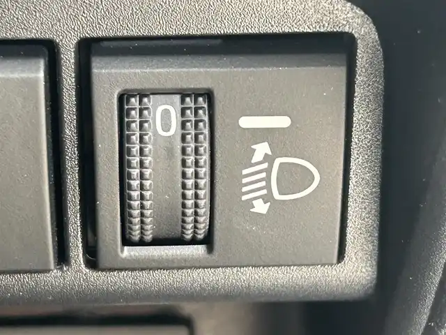 トヨタ アクア Z 岡山県 2022(令4)年 1.6万km プラチナホワイトパールマイカ 登録時走行距離16001km/純正10.5インチナビ/(AM/FM/TV/Bluetooth)/バックカメラ/トヨタセーフティセンス/・プリクラッシュセーフティ/・レーンディパーチャーアラート/・アダプティブクルーズコントロール/・オートマチックハイビーム/ドライブレコーダー/ビルトインETC/シートヒーター(D+N席)/ステアリングヒーター/100V充電/純正15インチアルミホイール/ヘッドライトレベライザー/プッシュスタート/スマートキー