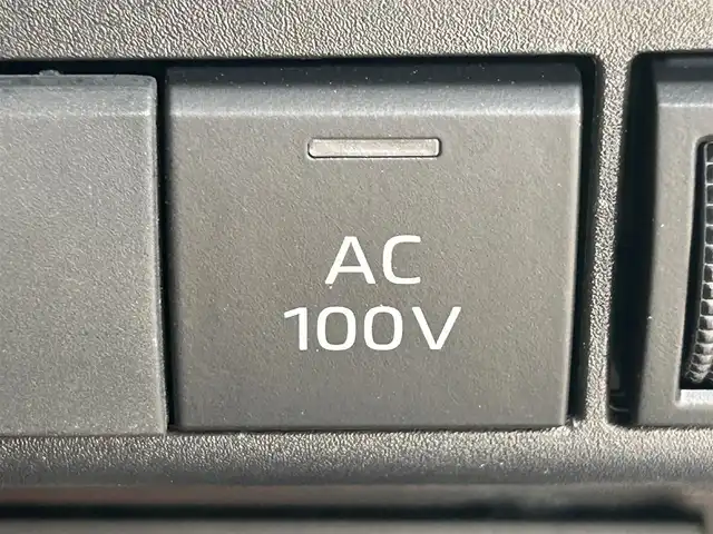 トヨタ アクア Z 岡山県 2022(令4)年 1.6万km プラチナホワイトパールマイカ 登録時走行距離16001km/純正10.5インチナビ/(AM/FM/TV/Bluetooth)/バックカメラ/トヨタセーフティセンス/・プリクラッシュセーフティ/・レーンディパーチャーアラート/・アダプティブクルーズコントロール/・オートマチックハイビーム/ドライブレコーダー/ビルトインETC/シートヒーター(D+N席)/ステアリングヒーター/100V充電/純正15インチアルミホイール/ヘッドライトレベライザー/プッシュスタート/スマートキー