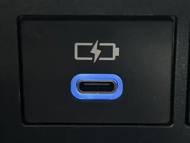 トヨタ アクア Z 岡山県 2022(令4)年 1.6万km プラチナホワイトパールマイカ 登録時走行距離16001km/純正10.5インチナビ/(AM/FM/TV/Bluetooth)/バックカメラ/トヨタセーフティセンス/・プリクラッシュセーフティ/・レーンディパーチャーアラート/・アダプティブクルーズコントロール/・オートマチックハイビーム/ドライブレコーダー/ビルトインETC/シートヒーター(D+N席)/ステアリングヒーター/100V充電/純正15インチアルミホイール/ヘッドライトレベライザー/プッシュスタート/スマートキー