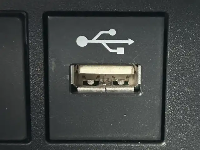 トヨタ アクア Z 岡山県 2022(令4)年 1.6万km プラチナホワイトパールマイカ 登録時走行距離16001km/純正10.5インチナビ/(AM/FM/TV/Bluetooth)/バックカメラ/トヨタセーフティセンス/・プリクラッシュセーフティ/・レーンディパーチャーアラート/・アダプティブクルーズコントロール/・オートマチックハイビーム/ドライブレコーダー/ビルトインETC/シートヒーター(D+N席)/ステアリングヒーター/100V充電/純正15インチアルミホイール/ヘッドライトレベライザー/プッシュスタート/スマートキー