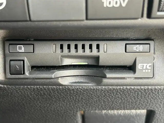 トヨタ アクア Z 岡山県 2022(令4)年 1.6万km プラチナホワイトパールマイカ 登録時走行距離16001km/純正10.5インチナビ/(AM/FM/TV/Bluetooth)/バックカメラ/トヨタセーフティセンス/・プリクラッシュセーフティ/・レーンディパーチャーアラート/・アダプティブクルーズコントロール/・オートマチックハイビーム/ドライブレコーダー/ビルトインETC/シートヒーター(D+N席)/ステアリングヒーター/100V充電/純正15インチアルミホイール/ヘッドライトレベライザー/プッシュスタート/スマートキー