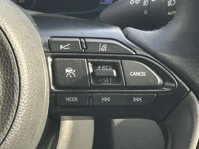 トヨタ アクア Z 岡山県 2022(令4)年 1.6万km プラチナホワイトパールマイカ 登録時走行距離16001km/純正10.5インチナビ/(AM/FM/TV/Bluetooth)/バックカメラ/トヨタセーフティセンス/・プリクラッシュセーフティ/・レーンディパーチャーアラート/・アダプティブクルーズコントロール/・オートマチックハイビーム/ドライブレコーダー/ビルトインETC/シートヒーター(D+N席)/ステアリングヒーター/100V充電/純正15インチアルミホイール/ヘッドライトレベライザー/プッシュスタート/スマートキー