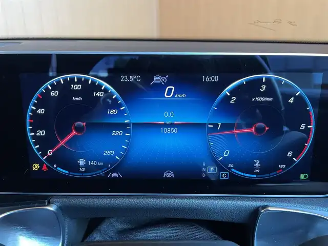 メルセデス・ベンツ ＧＬＢ２００ｄ 愛知県 2020(令2)年 1.1万km デニムブルー レーダーセーフティーパッケージ　/ACC　/レーンキープ　/360°カメラ/ブラインドスポット　/ナビゲーションパッケージ　/フルセグTV　/ETC/ハーフレザー　/シートヒーター/パワーテールゲート　/LEDヘッドライト/スマートキー/純正18インチアルミホイール