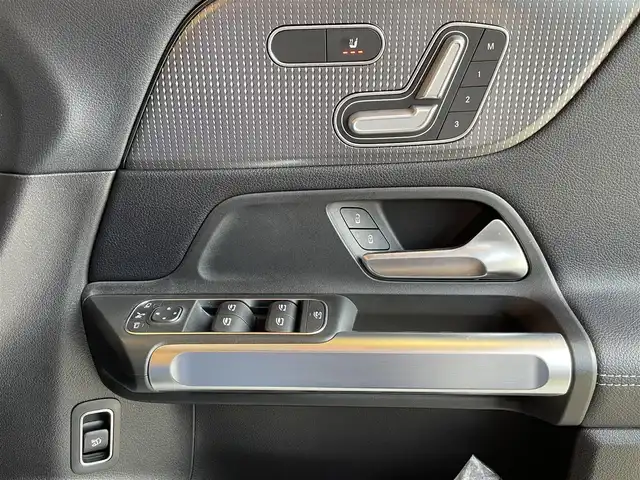 メルセデス・ベンツ ＧＬＢ２００ｄ 愛知県 2020(令2)年 1.1万km デニムブルー レーダーセーフティーパッケージ　/ACC　/レーンキープ　/360°カメラ/ブラインドスポット　/ナビゲーションパッケージ　/フルセグTV　/ETC/ハーフレザー　/シートヒーター/パワーテールゲート　/LEDヘッドライト/スマートキー/純正18インチアルミホイール