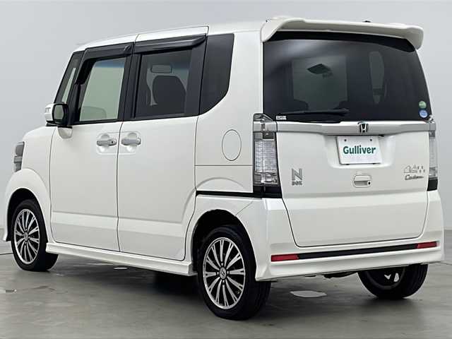 ホンダ Ｎ ＢＯＸ カスタム G ターボSSパッケージ 道央・札幌 2015(平27)年 8.1万km プレミアムホワイトパール ・4WD/・ワンオーナー/・Gathers純正ナビ&フルセグ&CD&DVD&BT&SD&USB&iPod/・バックカメラ/・両側パワースライドドア/・シティブレーキアクティブシステム/・シートヒーター/・社外AW付スタッドレス/・革巻きステアリング/・ステアリングスイッチ/・オートライト/・キセノンヘッドライト/・フォグランプ/・ウィンカーミラー/・スマートキー/・スペアキー/・プッシュスタート/・横滑り防止/・ECON