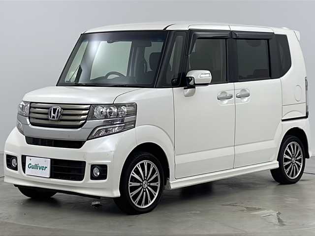 ホンダ Ｎ ＢＯＸ カスタム G ターボSSパッケージ 道央・札幌 2015(平27)年 8.1万km プレミアムホワイトパール ・4WD/・ワンオーナー/・Gathers純正ナビ&フルセグ&CD&DVD&BT&SD&USB&iPod/・バックカメラ/・両側パワースライドドア/・シティブレーキアクティブシステム/・シートヒーター/・社外AW付スタッドレス/・革巻きステアリング/・ステアリングスイッチ/・オートライト/・キセノンヘッドライト/・フォグランプ/・ウィンカーミラー/・スマートキー/・スペアキー/・プッシュスタート/・横滑り防止/・ECON